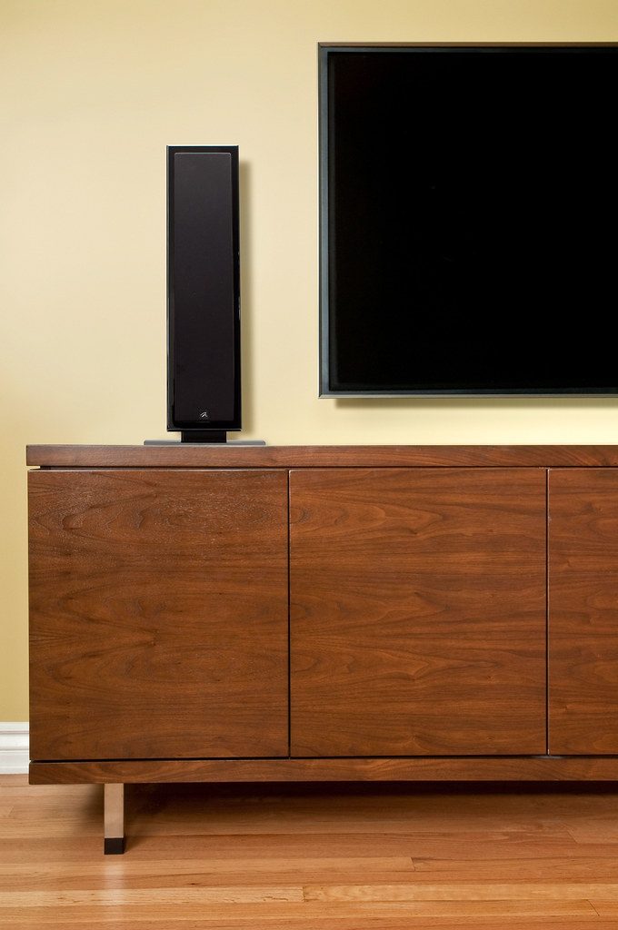 MartinLogan Motion SLM XL - SLM On Stand with TV